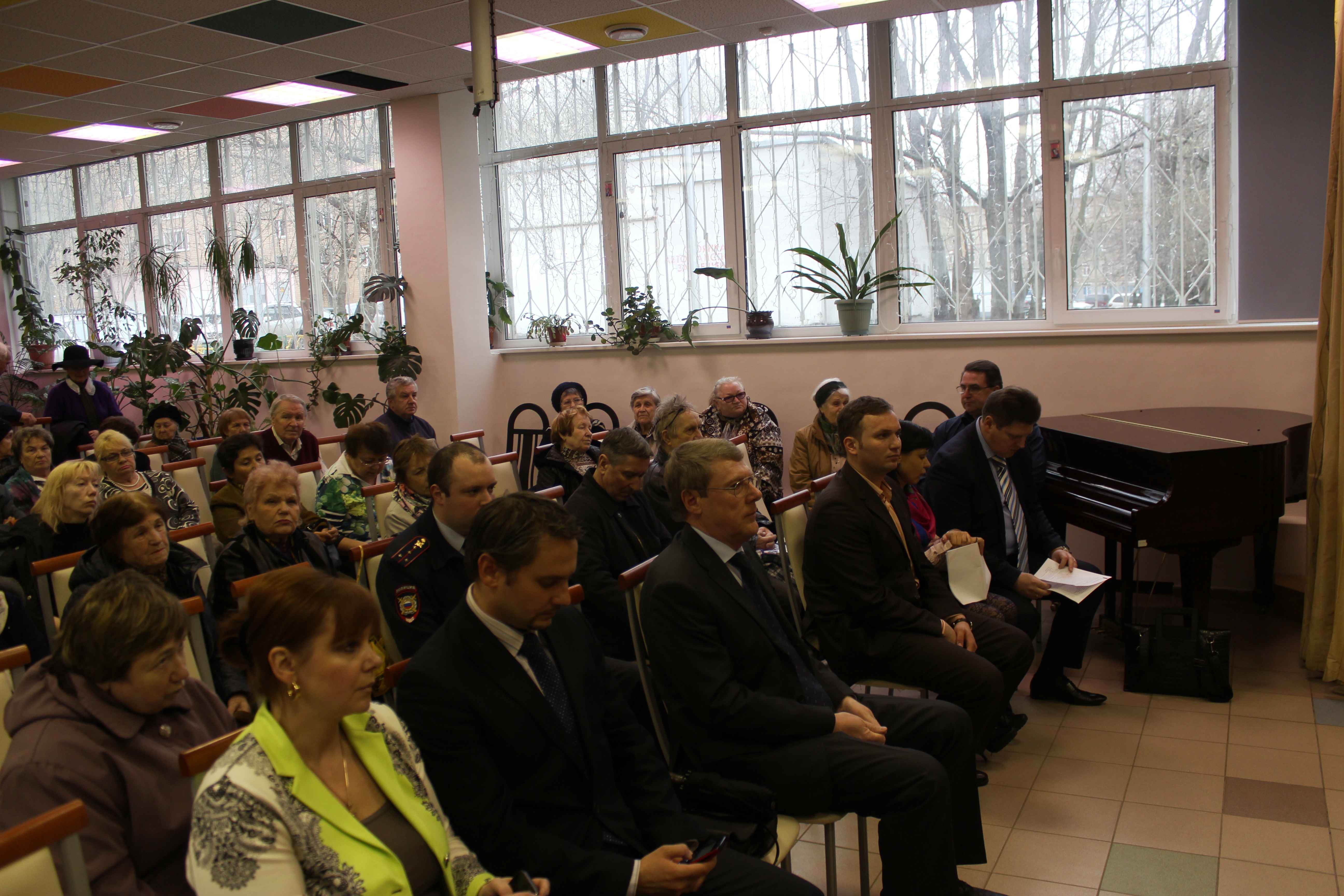 16 апреля 2014 Встреча с жителями по адресу: ул. Чистова, д. 15/15