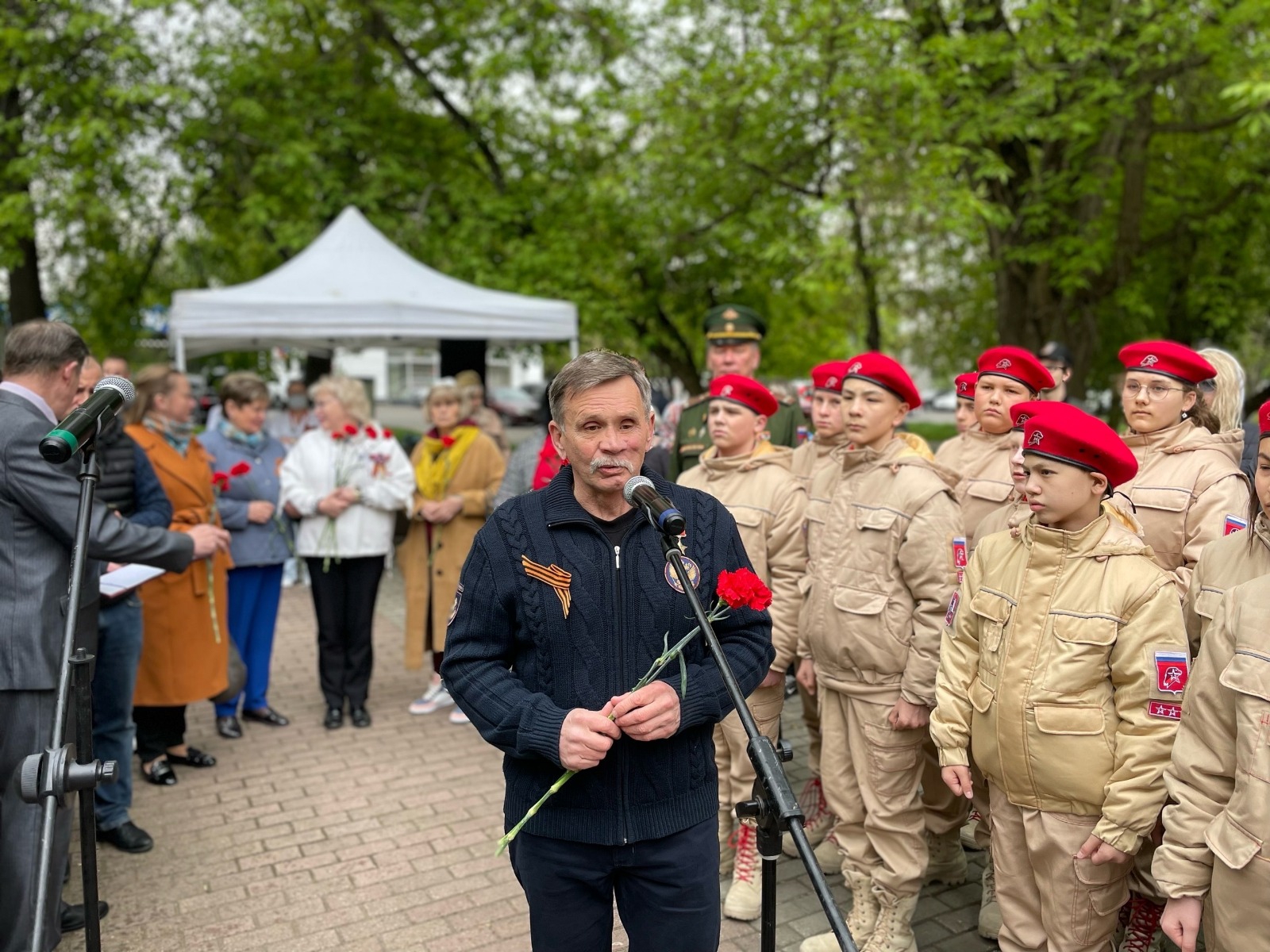 В преддверии празднования Дня Победы у памятника "Пушка" в районе Текстильщики прошла традиционная мемориально-патронатная акция.