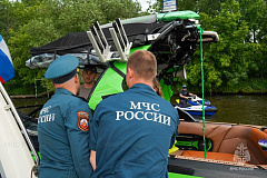 Сотрудники ГИМС столичного управления МЧС России усиливают контроль за маломерными судами на Москве-реке